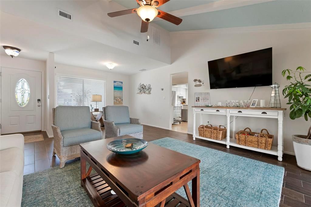 For Rent: $3,450 (3 beds, 2 baths, 1629 Square Feet)