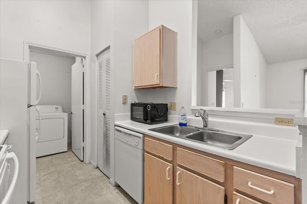 出租: $1,499 (2 贝兹, 2 浴室, 899 平方英尺)