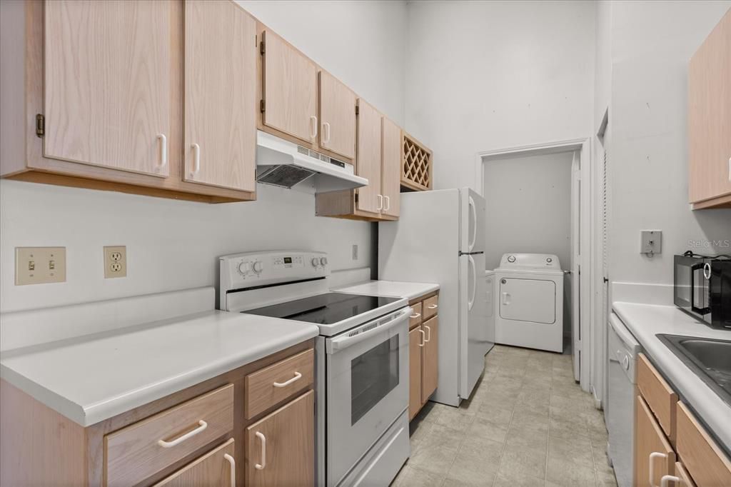 出租: $1,499 (2 贝兹, 2 浴室, 899 平方英尺)