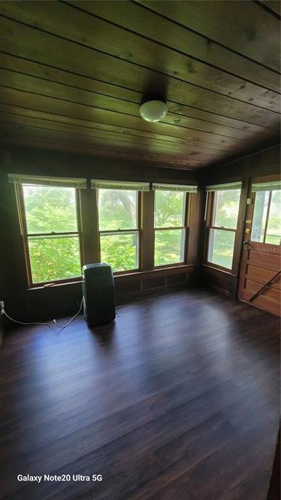 For Rent: $2,000 (3 beds, 2 baths, 1557 Square Feet)