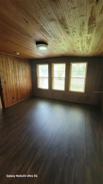 For Rent: $2,000 (3 beds, 2 baths, 1557 Square Feet)