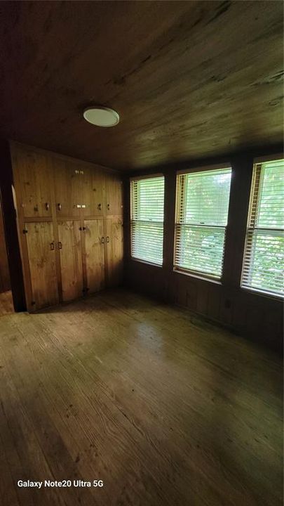 For Rent: $2,000 (3 beds, 2 baths, 1557 Square Feet)