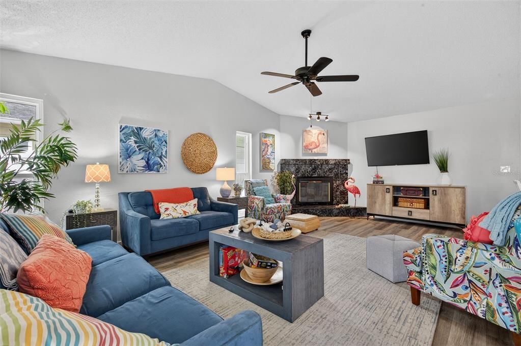 En Venta: $495,000 (3 camas, 3 baños, 1643 Pies cuadrados)