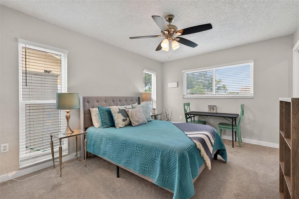 En Venta: $495,000 (3 camas, 3 baños, 1643 Pies cuadrados)