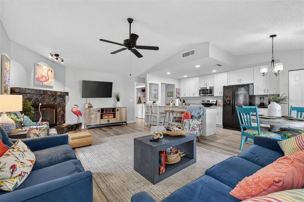 En Venta: $495,000 (3 camas, 3 baños, 1643 Pies cuadrados)