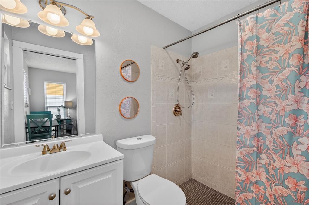 En Venta: $495,000 (3 camas, 3 baños, 1643 Pies cuadrados)