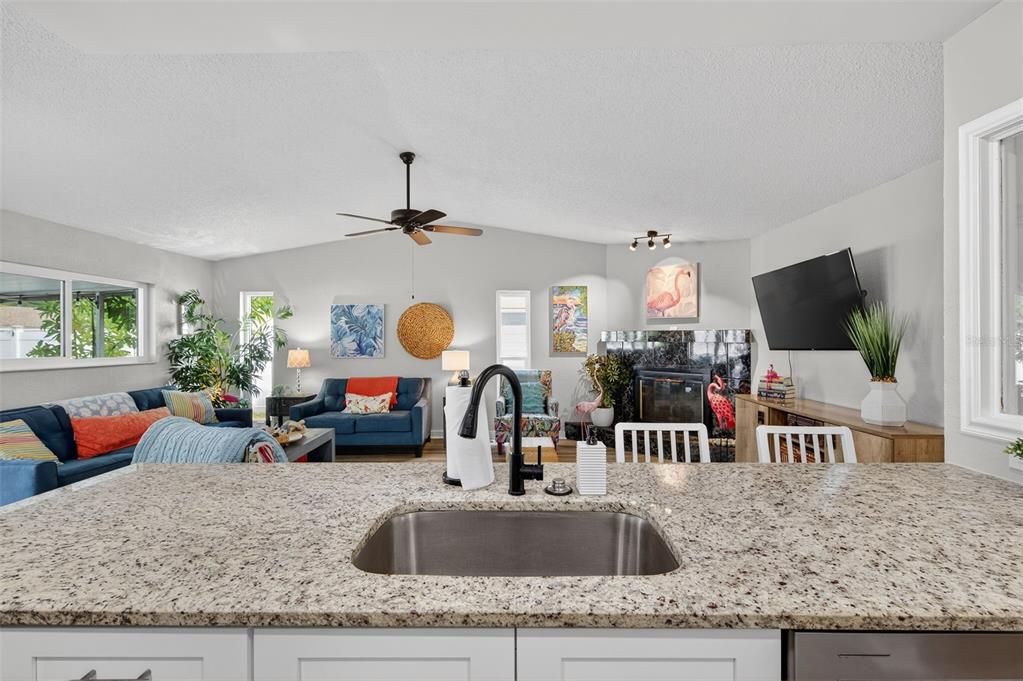 En Venta: $495,000 (3 camas, 3 baños, 1643 Pies cuadrados)