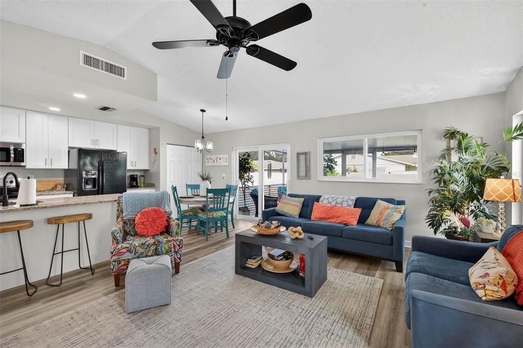 En Venta: $495,000 (3 camas, 3 baños, 1643 Pies cuadrados)