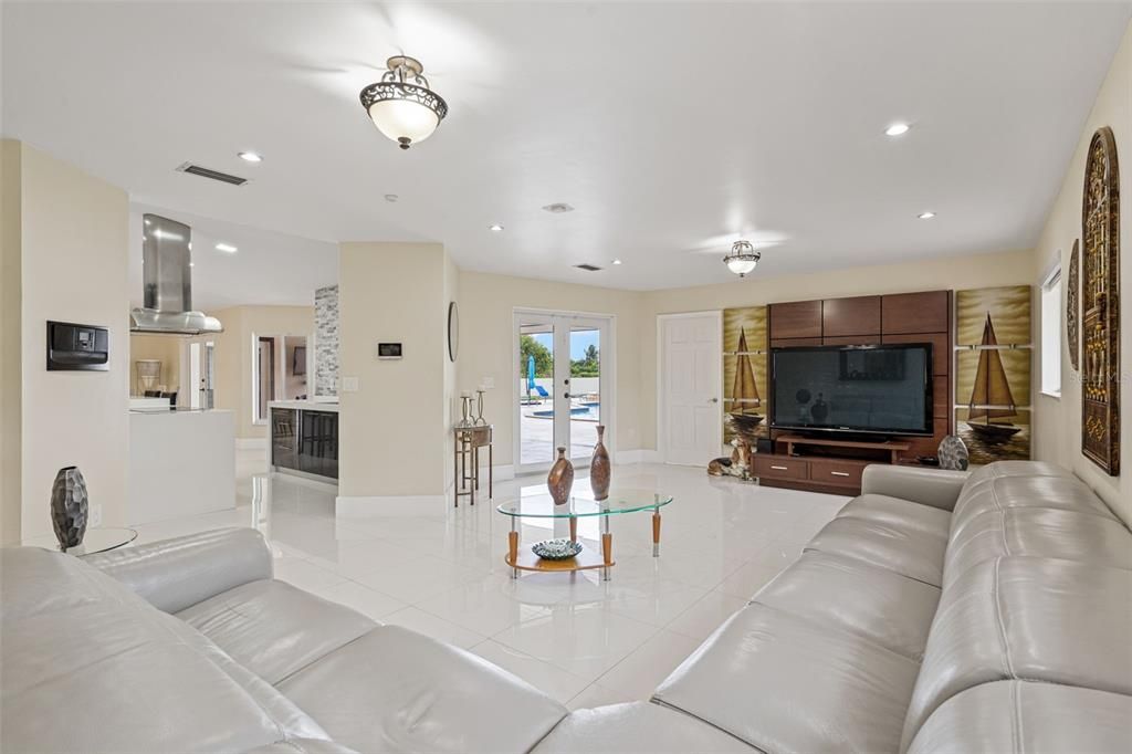 На продажу: $1,395,000 (5 спален, 4 ванн, 3263 Квадратных фут)