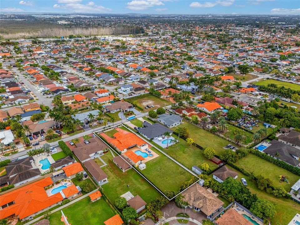 На продажу: $1,395,000 (5 спален, 4 ванн, 3263 Квадратных фут)