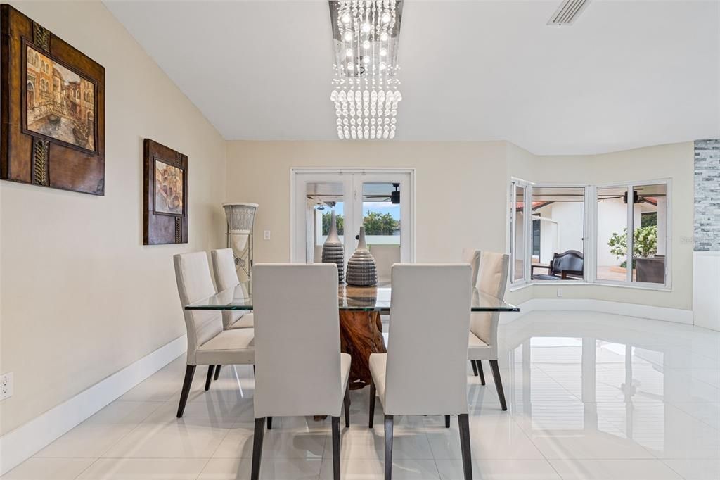 На продажу: $1,395,000 (5 спален, 4 ванн, 3263 Квадратных фут)