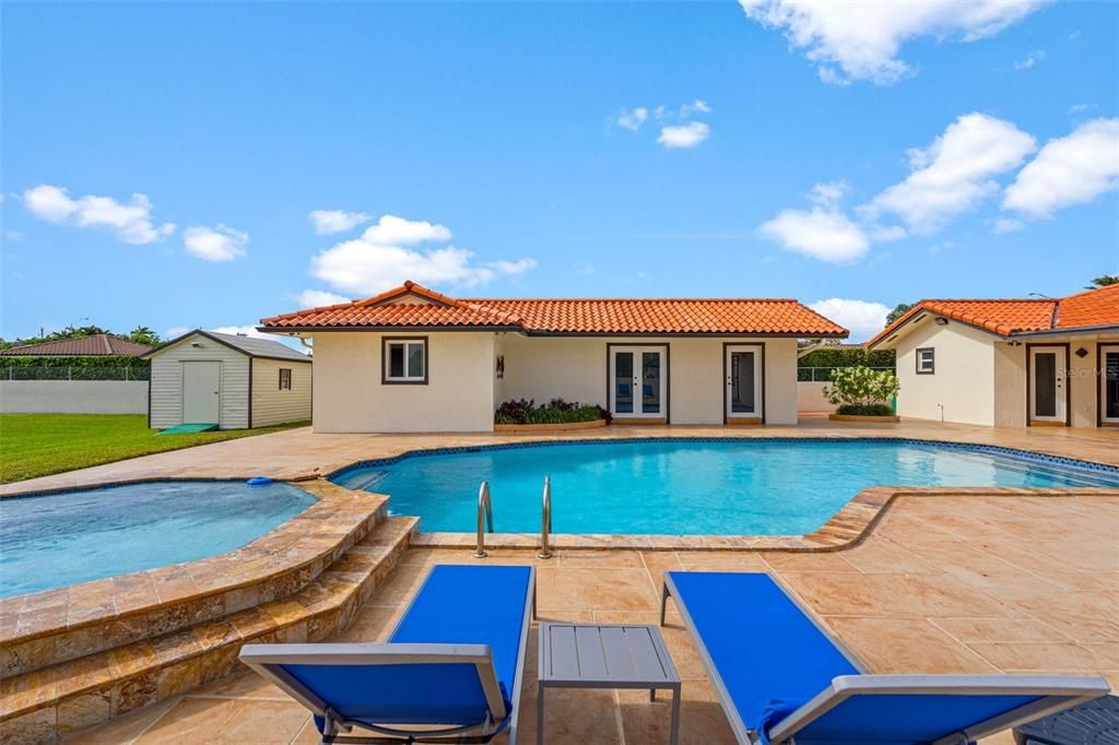 На продажу: $1,395,000 (5 спален, 4 ванн, 3263 Квадратных фут)