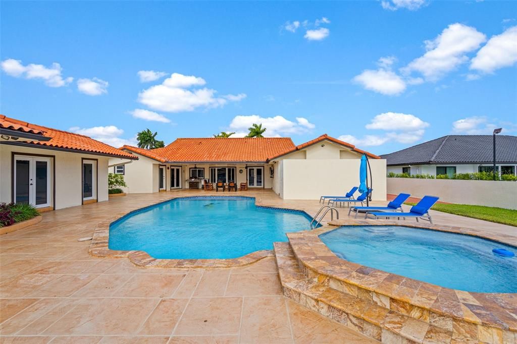 На продажу: $1,395,000 (5 спален, 4 ванн, 3263 Квадратных фут)