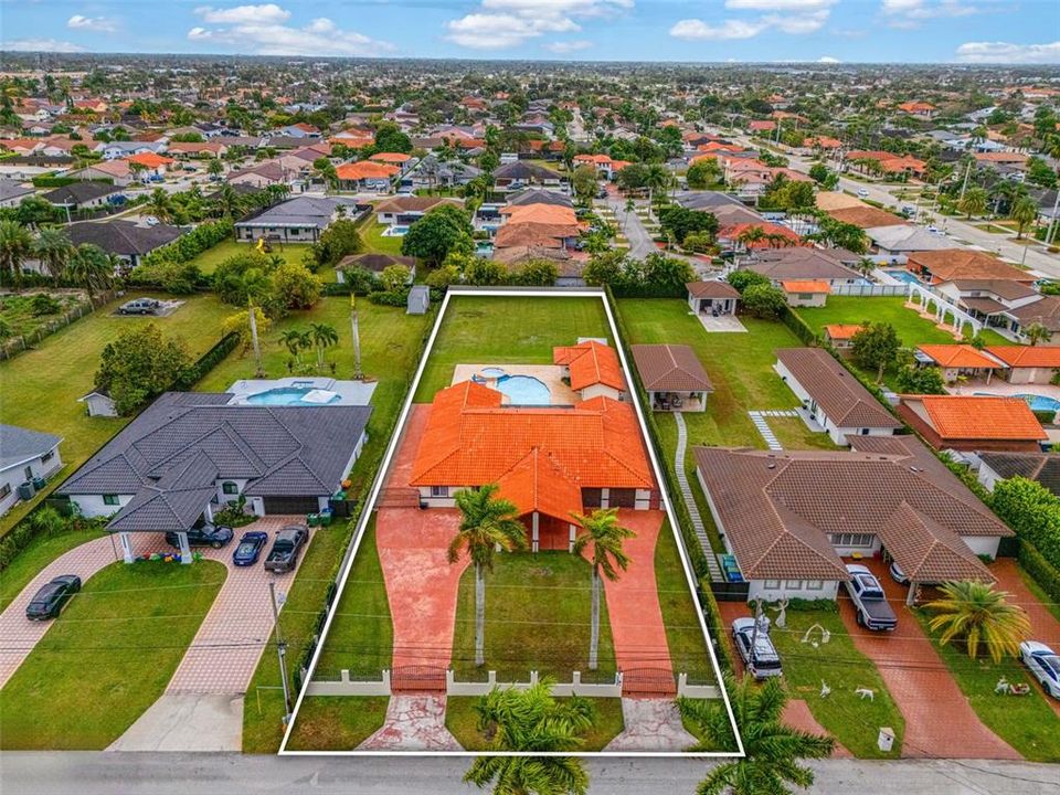 На продажу: $1,395,000 (5 спален, 4 ванн, 3263 Квадратных фут)