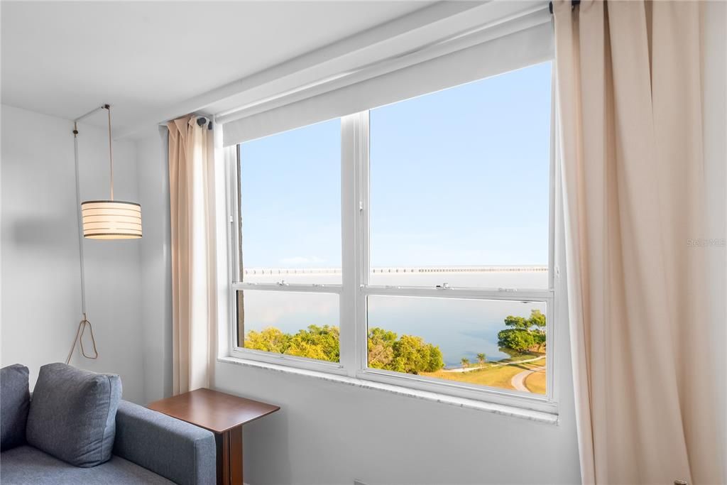 For Sale: $199,000 (1 beds, 1 baths, 810 Square Feet)