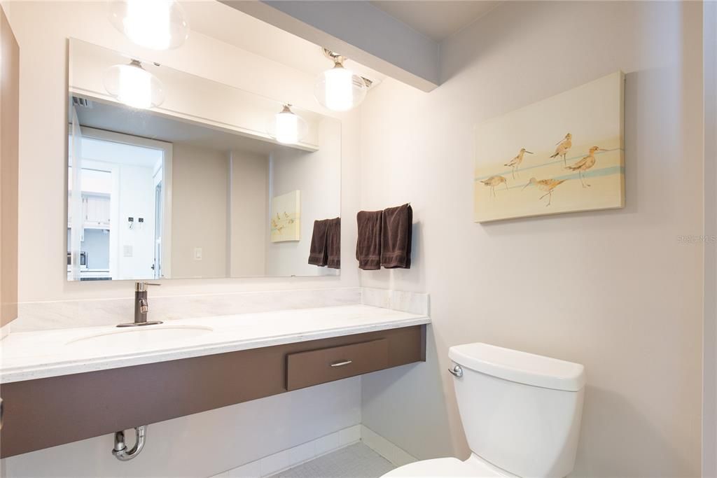 For Sale: $199,000 (1 beds, 1 baths, 810 Square Feet)