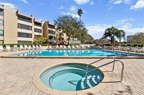 For Sale: $199,000 (1 beds, 1 baths, 810 Square Feet)