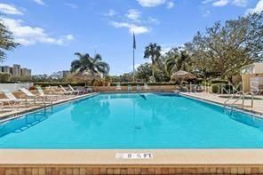 For Sale: $199,000 (1 beds, 1 baths, 810 Square Feet)