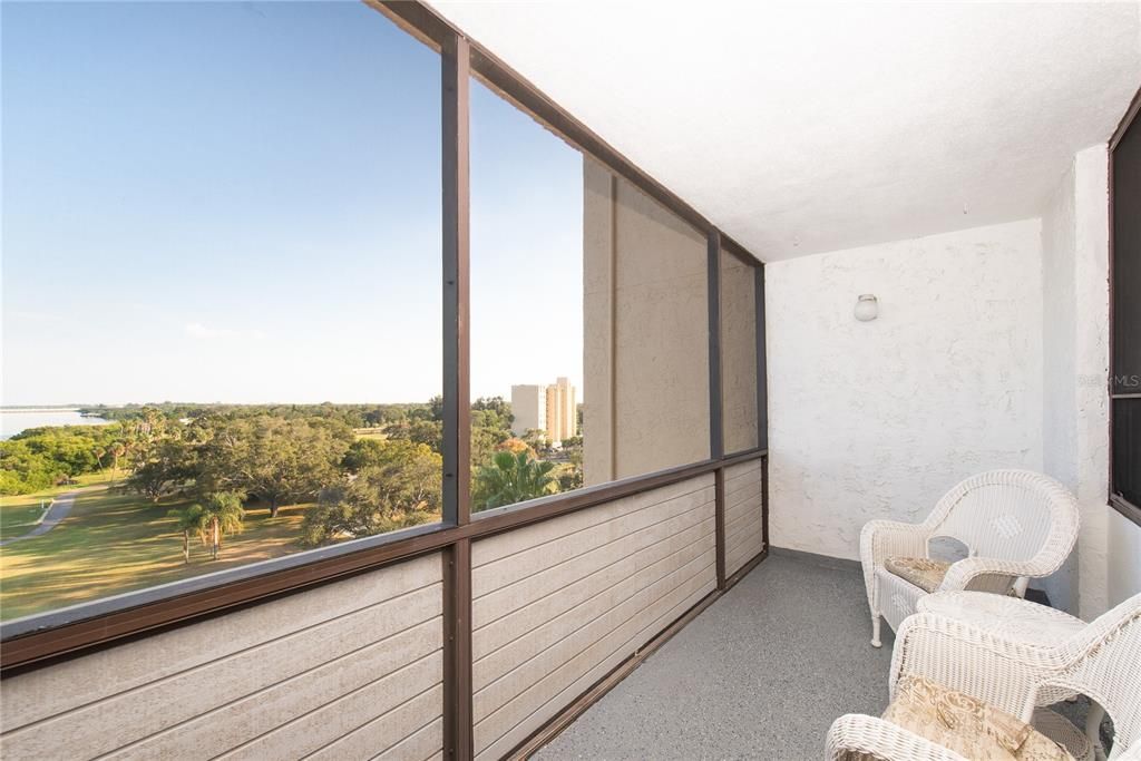 For Sale: $199,000 (1 beds, 1 baths, 810 Square Feet)