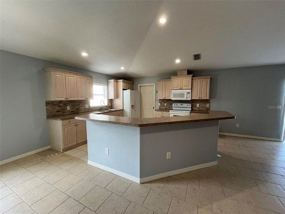 For Rent: $1,700 (3 beds, 2 baths, 1780 Square Feet)