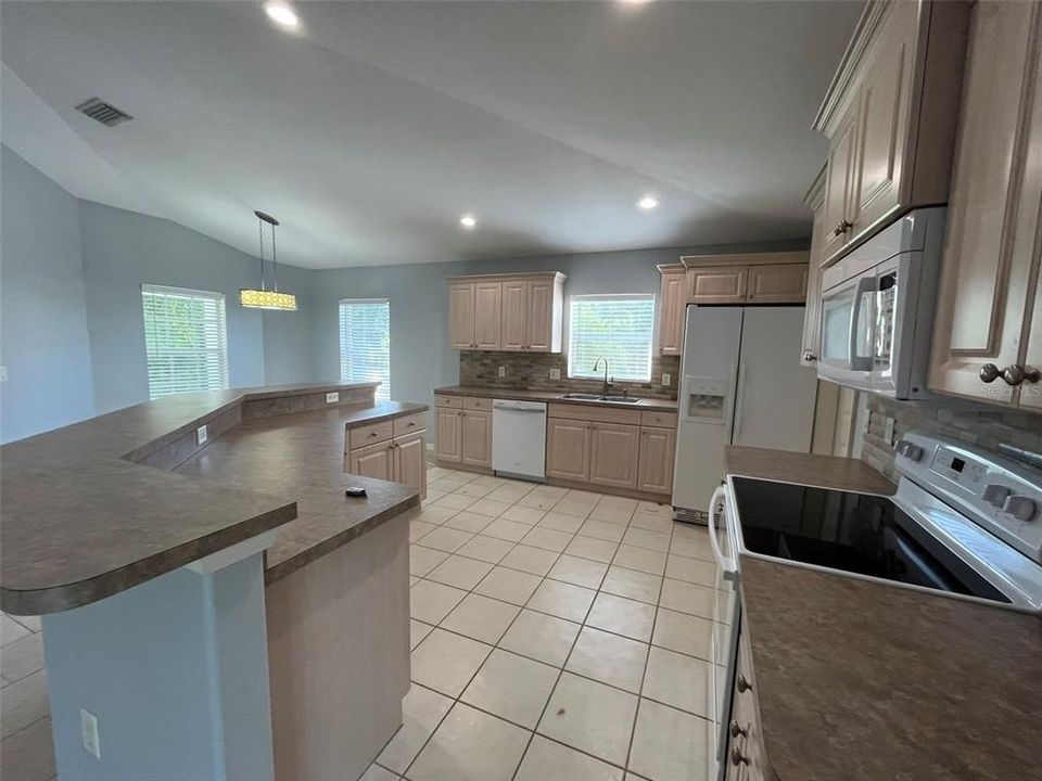 For Rent: $1,700 (3 beds, 2 baths, 1780 Square Feet)