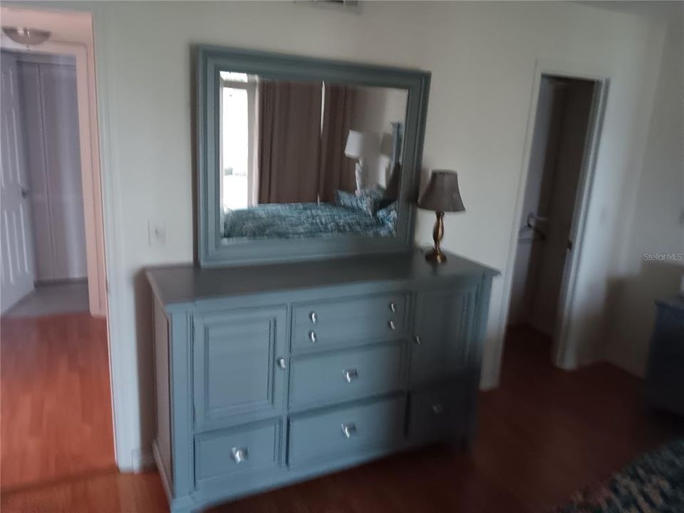 Active With Contract: $2,250 (1 beds, 1 baths, 915 Square Feet)