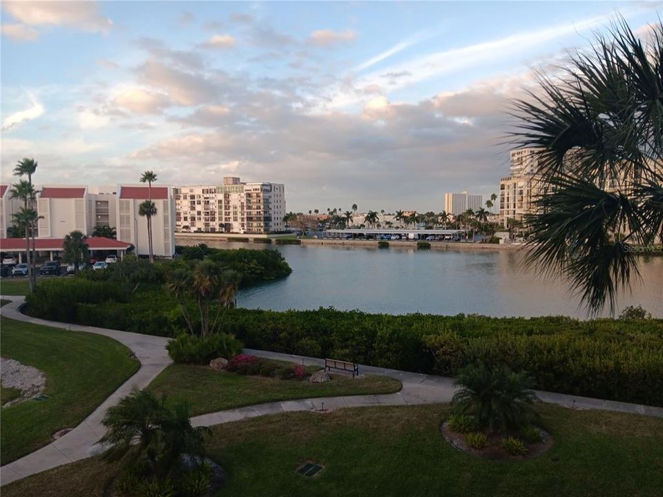 For Rent: $3,200 (1 beds, 1 baths, 915 Square Feet)