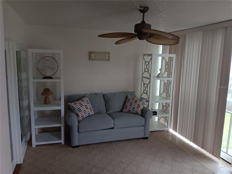 Active With Contract: $2,250 (1 beds, 1 baths, 915 Square Feet)