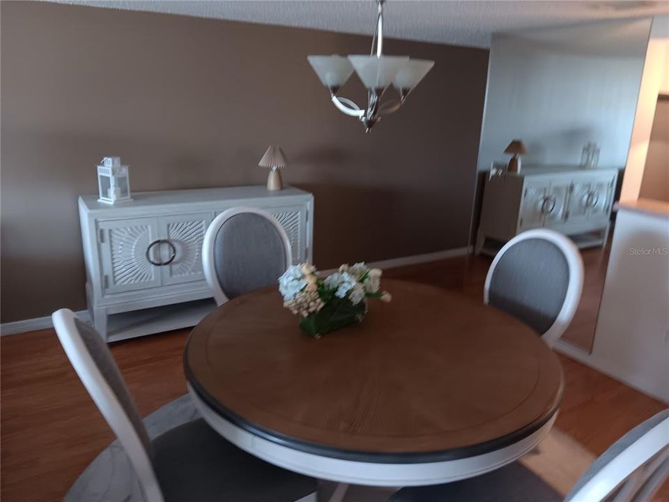 Active With Contract: $2,250 (1 beds, 1 baths, 915 Square Feet)