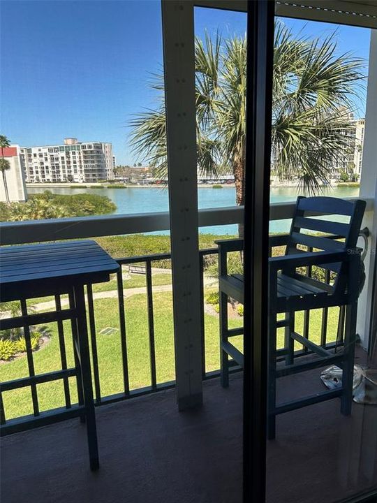Active With Contract: $2,250 (1 beds, 1 baths, 915 Square Feet)
