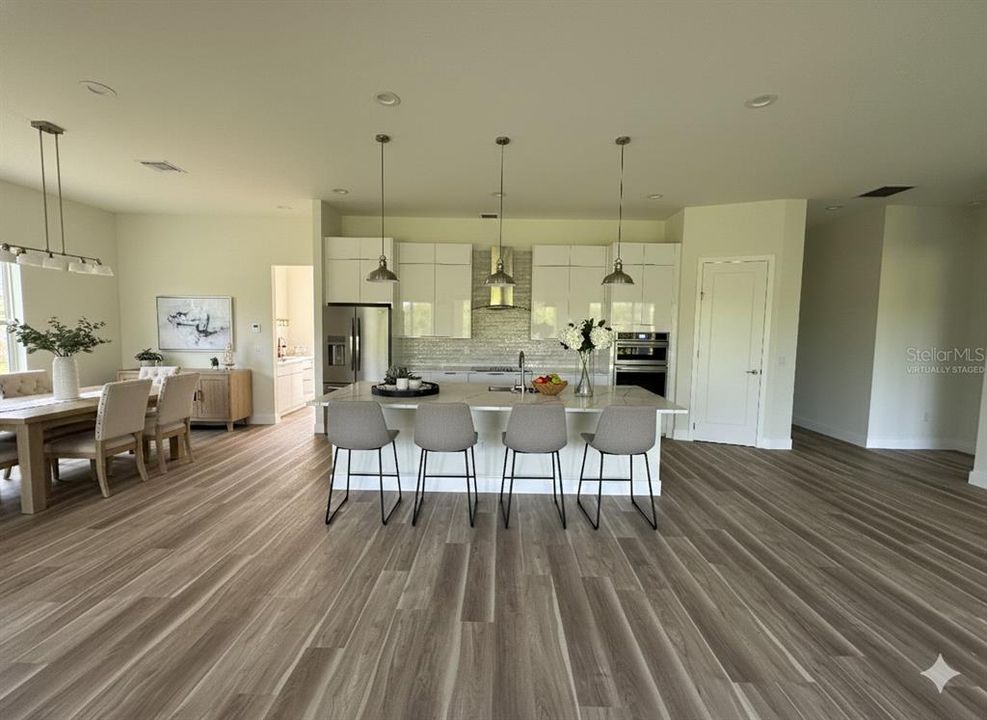 待售: $430,000 (4 贝兹, 3 浴室, 2153 平方英尺)