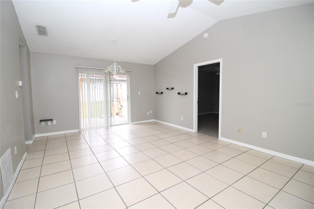 出租: $1,750 (3 贝兹, 2 浴室, 1100 平方英尺)