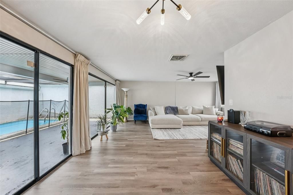 待售: $285,999 (3 贝兹, 2 浴室, 1732 平方英尺)