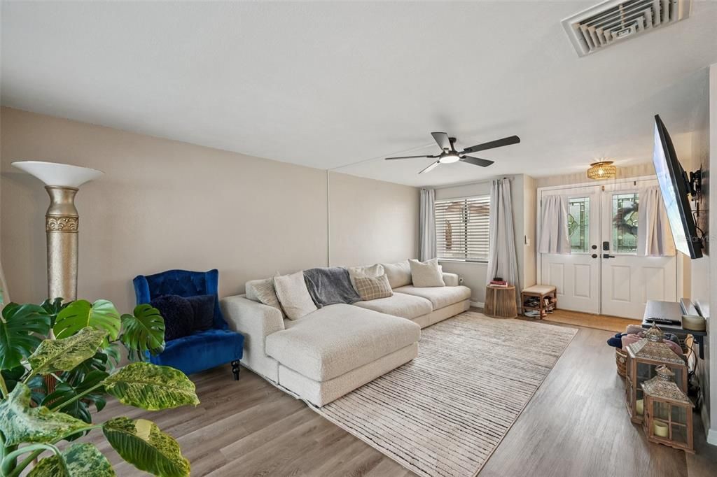 待售: $285,999 (3 贝兹, 2 浴室, 1732 平方英尺)