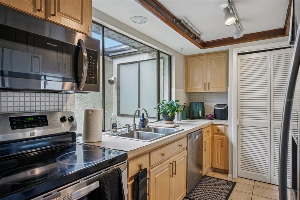 待售: $285,999 (3 贝兹, 2 浴室, 1732 平方英尺)