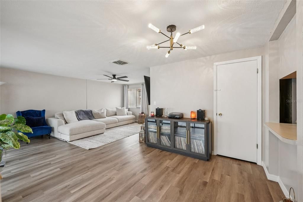 待售: $285,999 (3 贝兹, 2 浴室, 1732 平方英尺)