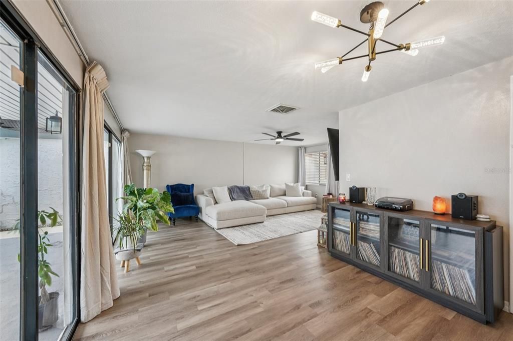 待售: $285,999 (3 贝兹, 2 浴室, 1732 平方英尺)