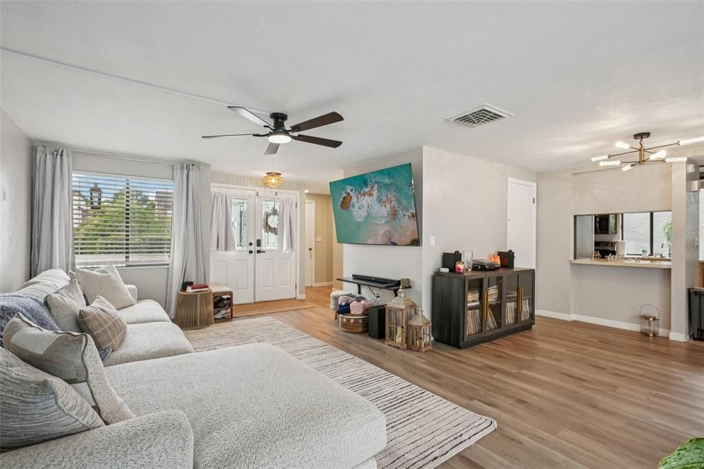 待售: $285,999 (3 贝兹, 2 浴室, 1732 平方英尺)