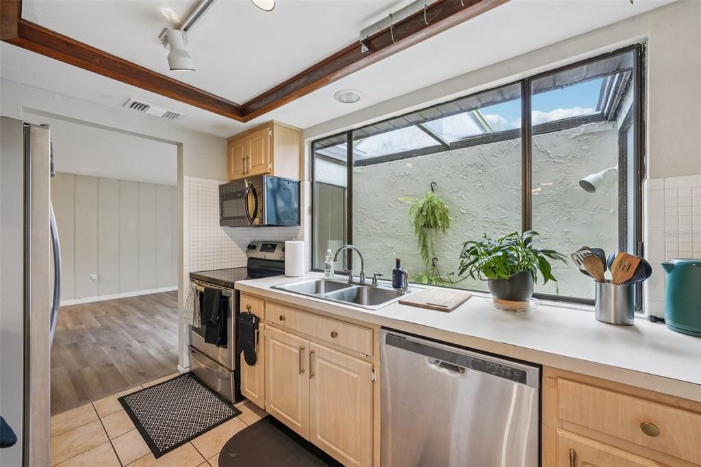 待售: $285,999 (3 贝兹, 2 浴室, 1732 平方英尺)