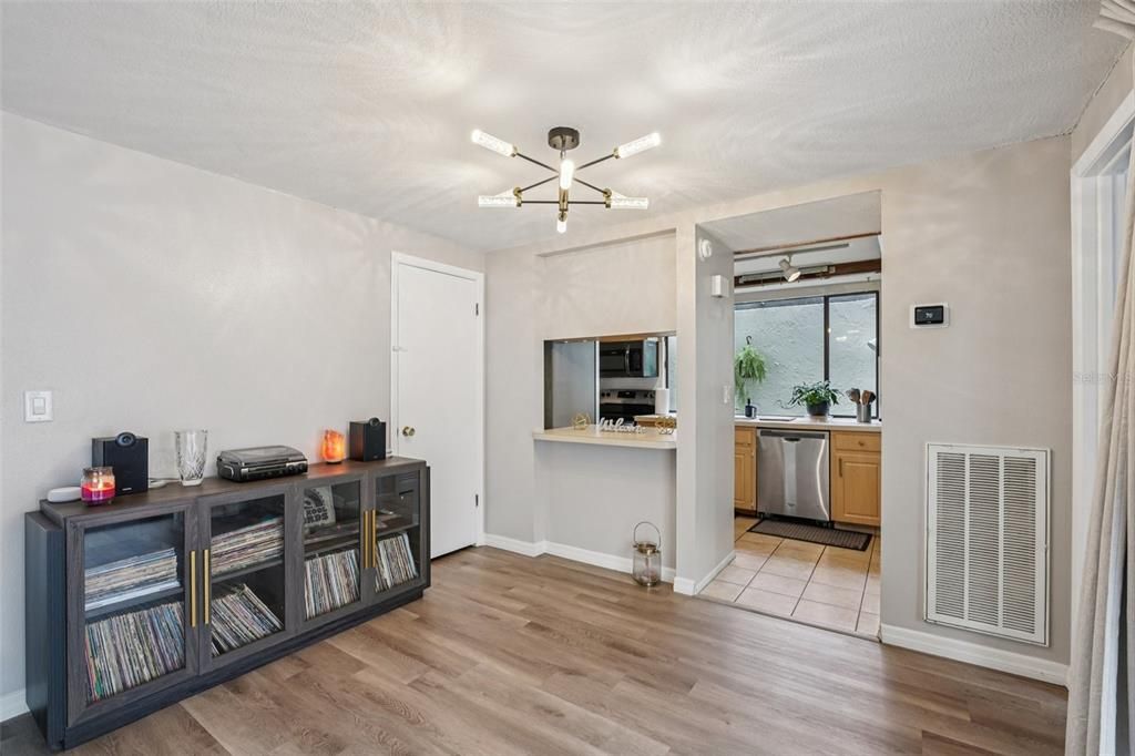 待售: $285,999 (3 贝兹, 2 浴室, 1732 平方英尺)