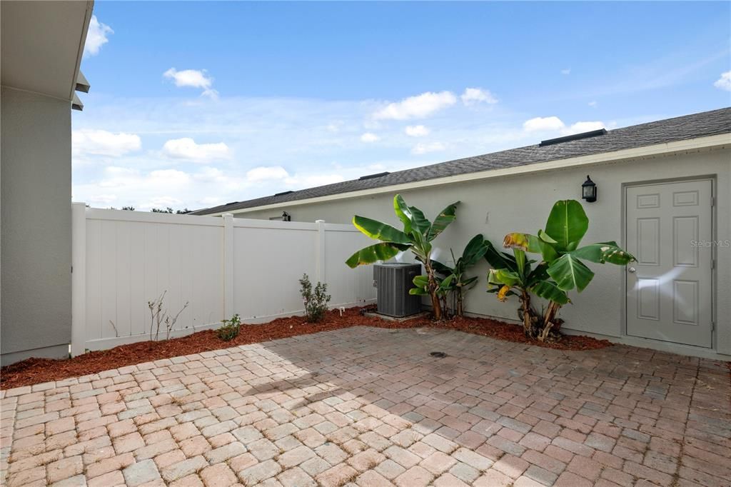 Под контрактом: $369,999 (3 спален, 2 ванн, 1520 Квадратных фут)