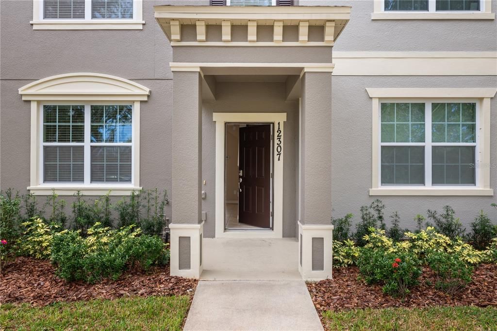 Под контрактом: $369,999 (3 спален, 2 ванн, 1520 Квадратных фут)