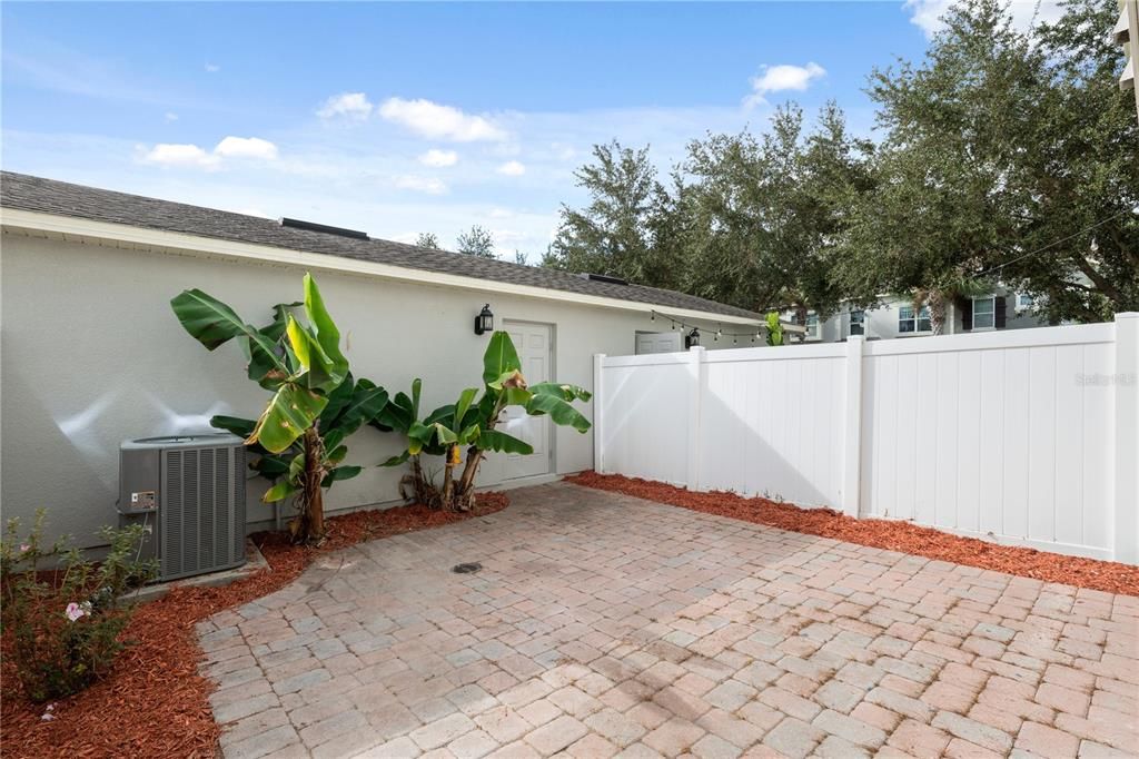 Под контрактом: $369,999 (3 спален, 2 ванн, 1520 Квадратных фут)