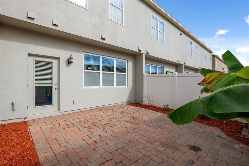 Под контрактом: $369,999 (3 спален, 2 ванн, 1520 Квадратных фут)