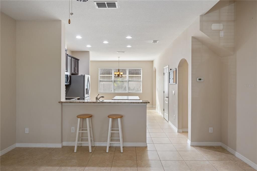 Под контрактом: $369,999 (3 спален, 2 ванн, 1520 Квадратных фут)