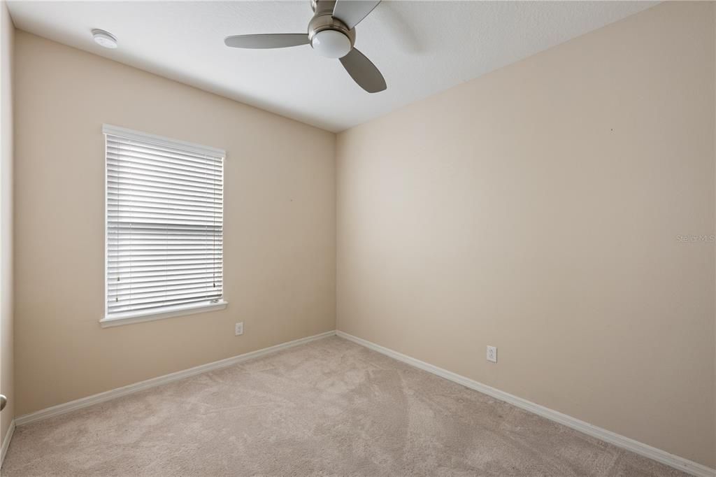 Под контрактом: $369,999 (3 спален, 2 ванн, 1520 Квадратных фут)