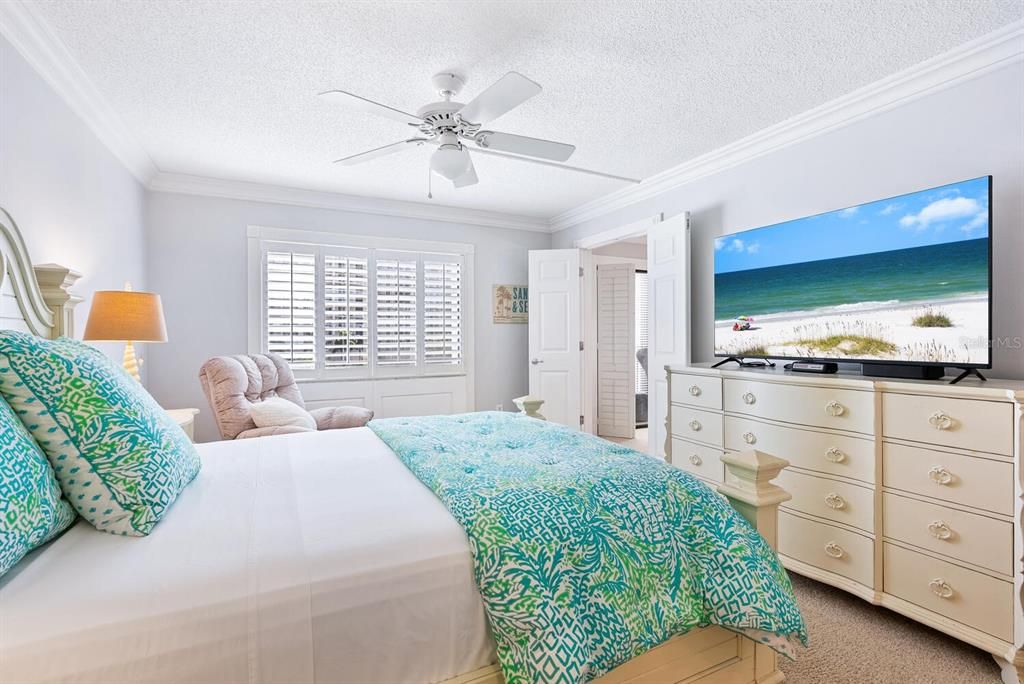 For Sale: $598,000 (1 beds, 1 baths, 918 Square Feet)