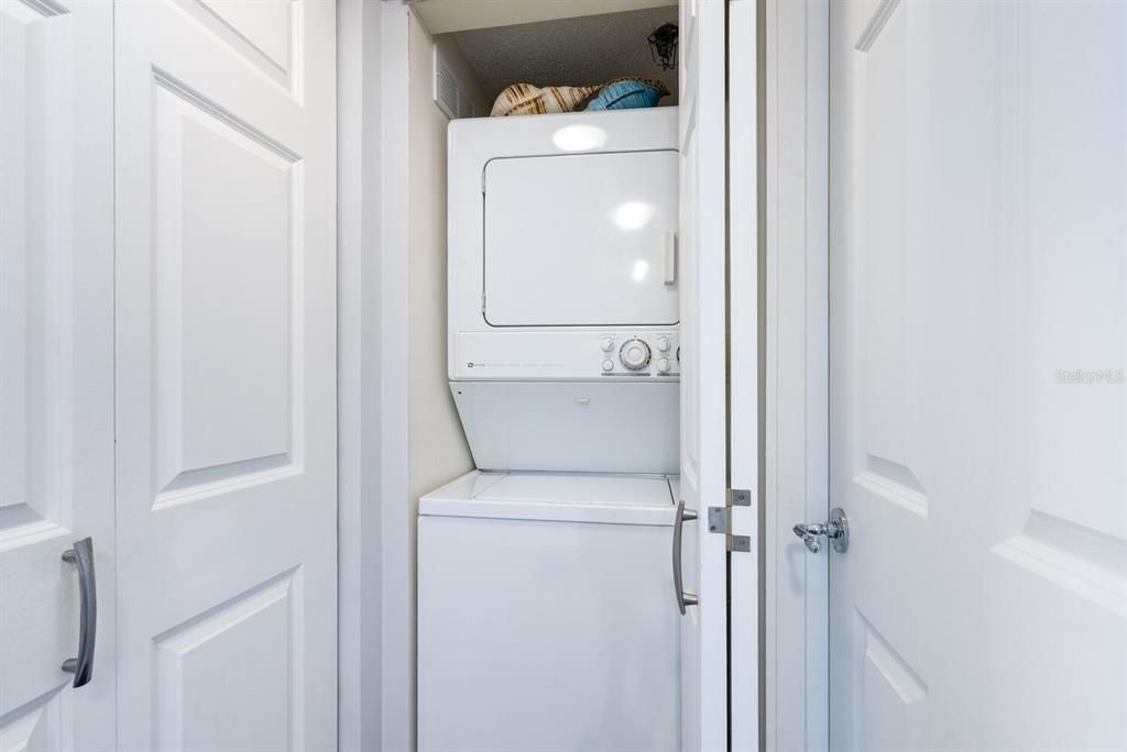 For Sale: $598,000 (1 beds, 1 baths, 918 Square Feet)