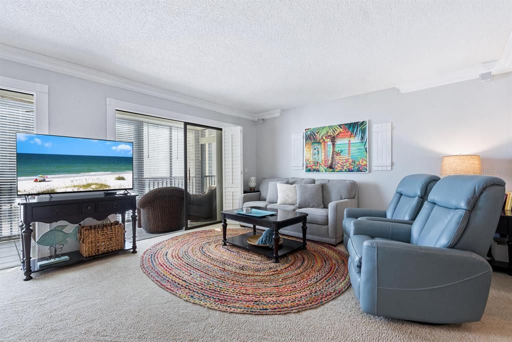 For Sale: $598,000 (1 beds, 1 baths, 918 Square Feet)