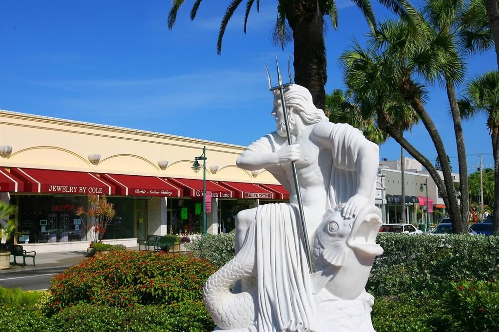 For Sale: $598,000 (1 beds, 1 baths, 918 Square Feet)